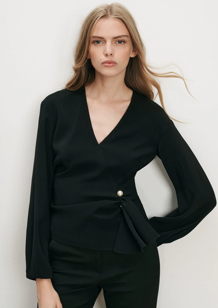 VERONIVA BEARD Drew Brooch Blouse