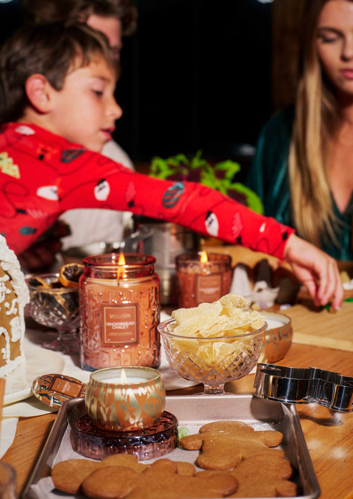 VOLUSPA Mini Tin Candle Gingerbread Chalet