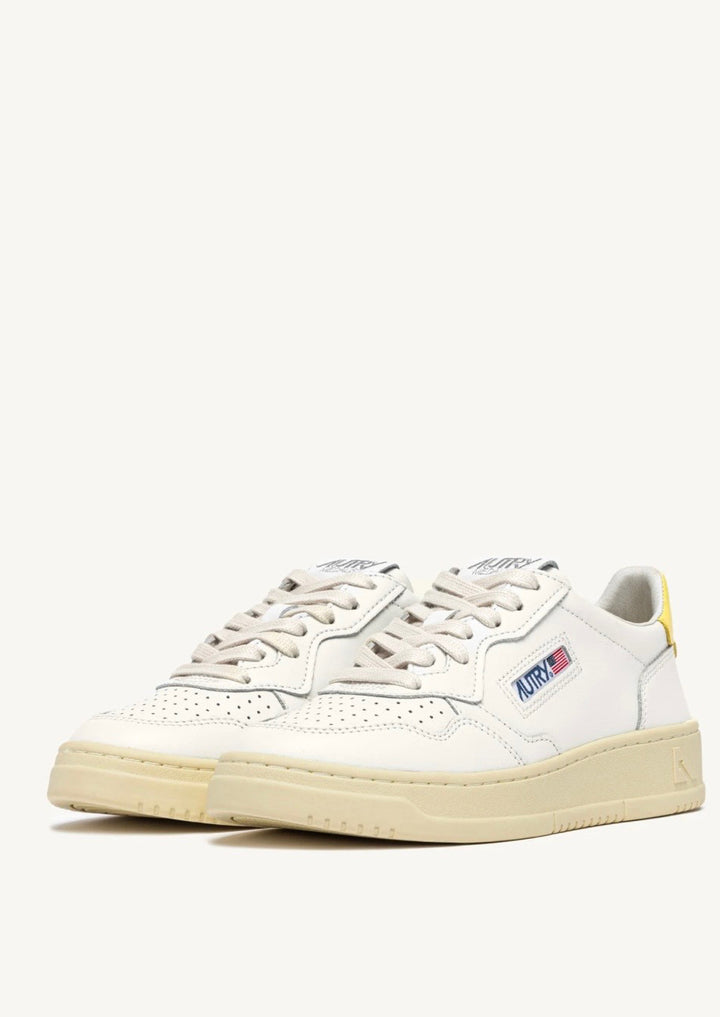 AUTRY Sneaker Medalist Low Leder in Weiss und Lemon
