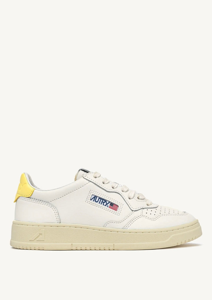 AUTRY Sneaker Medalist Low Leder in Weiss und Lemon