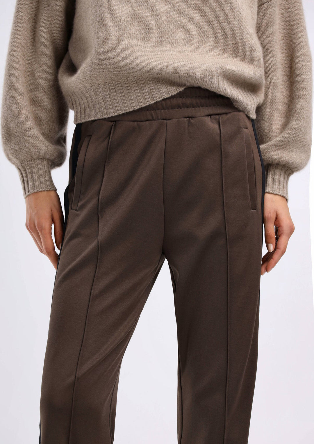 Ladneri Hose Flores in Braun